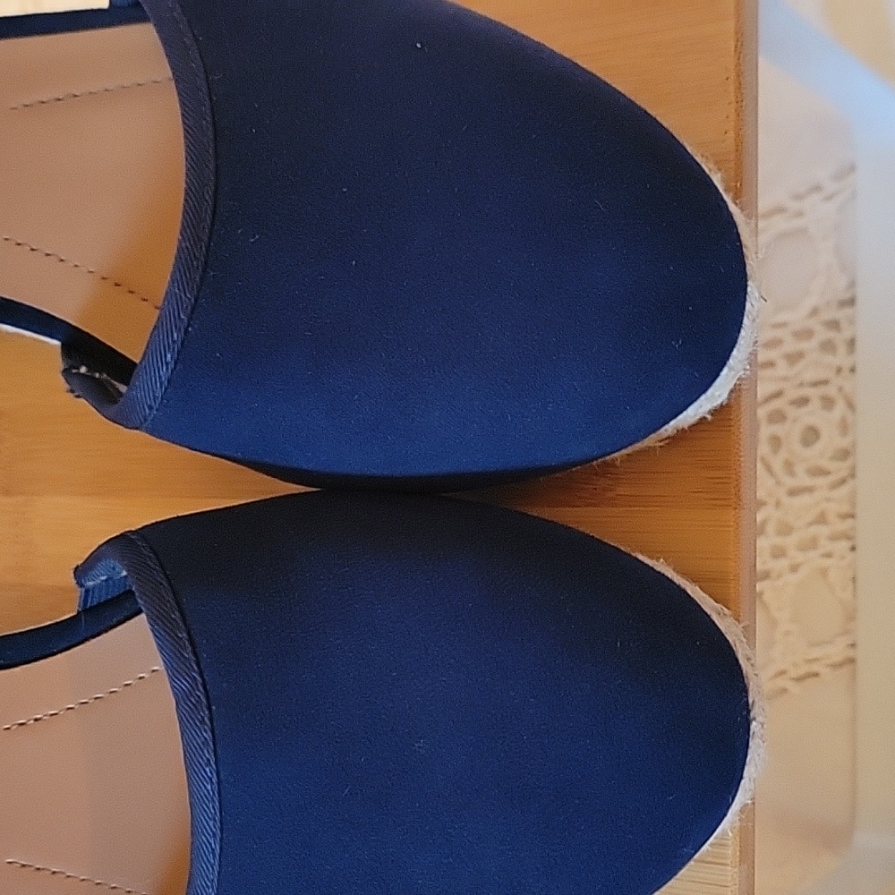 Elegant Navy Blue Wedge Sandals - Picture 4 of 6